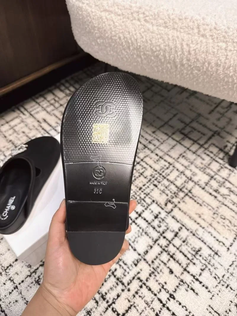 Versatile Chanel Slippers 17602