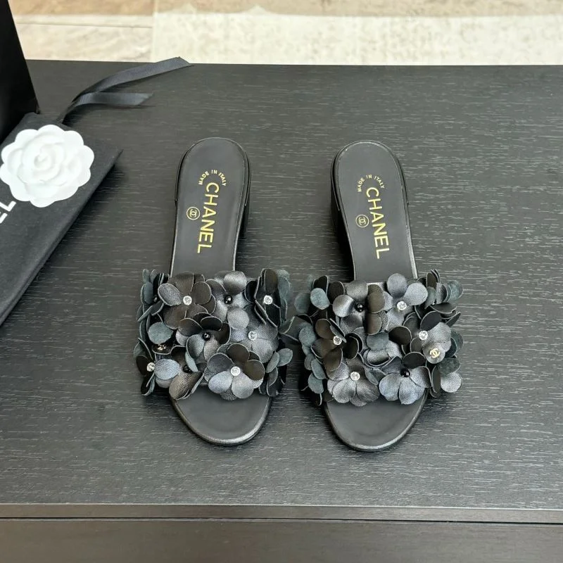 EyeCatching Chanel Slippers 17592