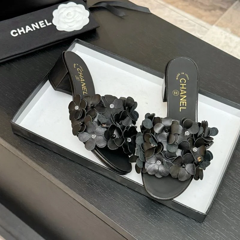 EyeCatching Chanel Slippers 17592