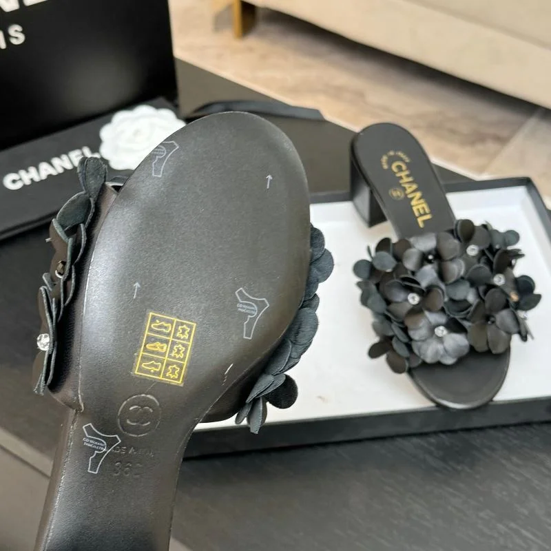 EyeCatching Chanel Slippers 17592