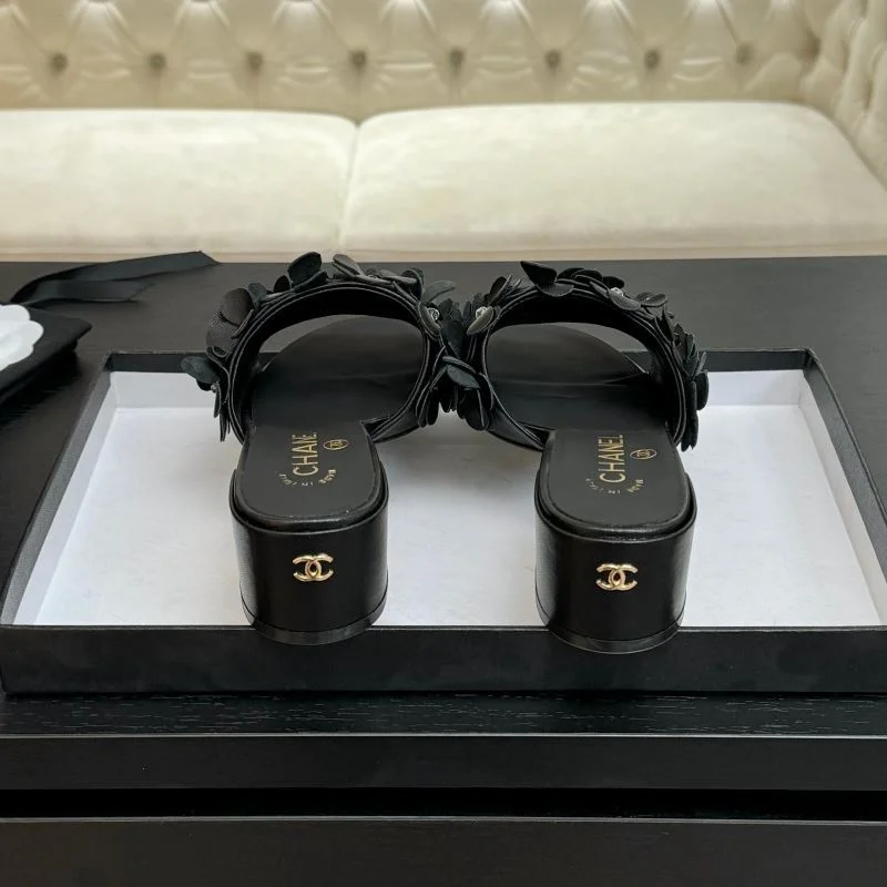 EyeCatching Chanel Slippers 17592