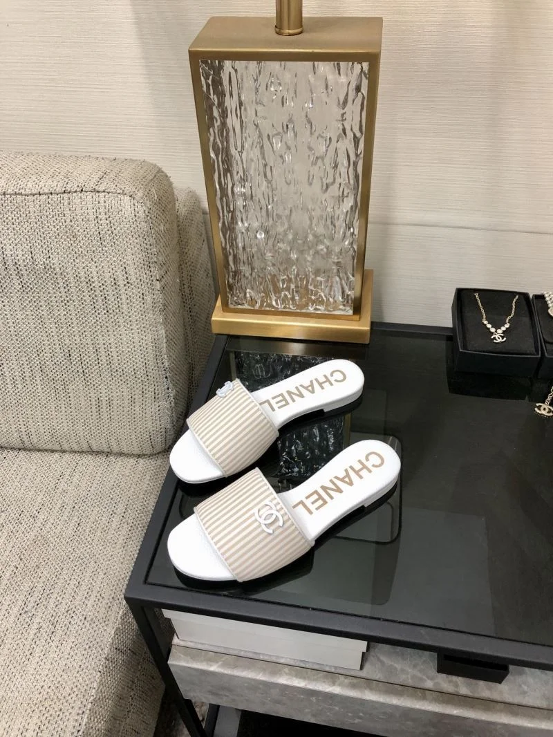 Bright Chanel Slippers 17584