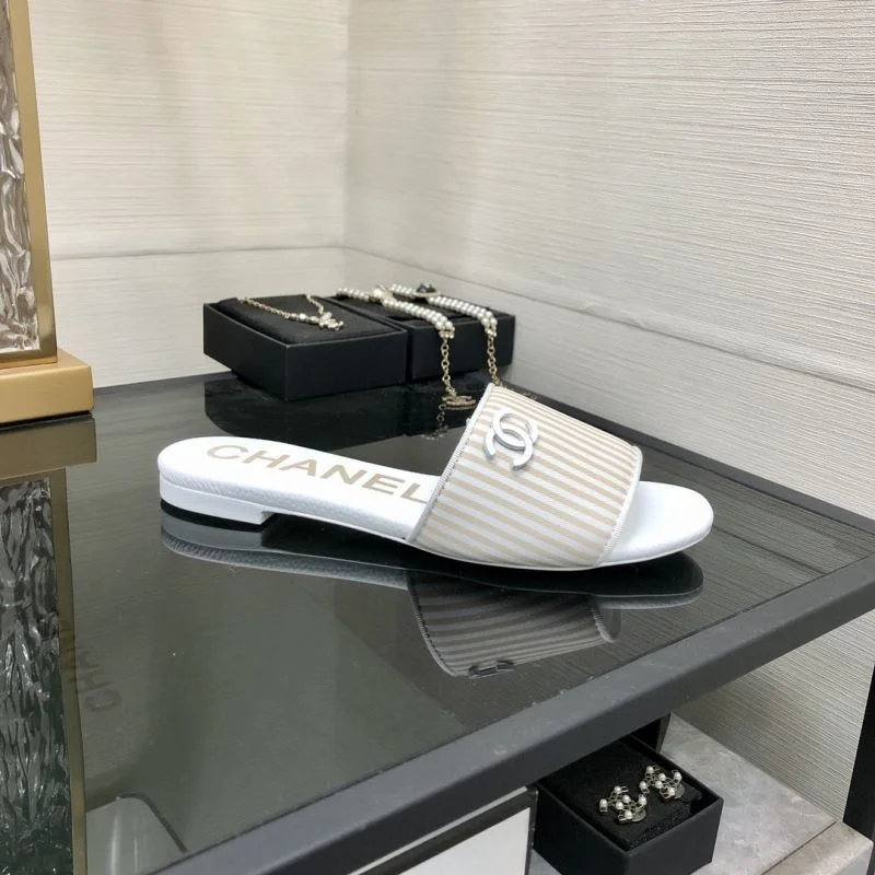 Bright Chanel Slippers 17584