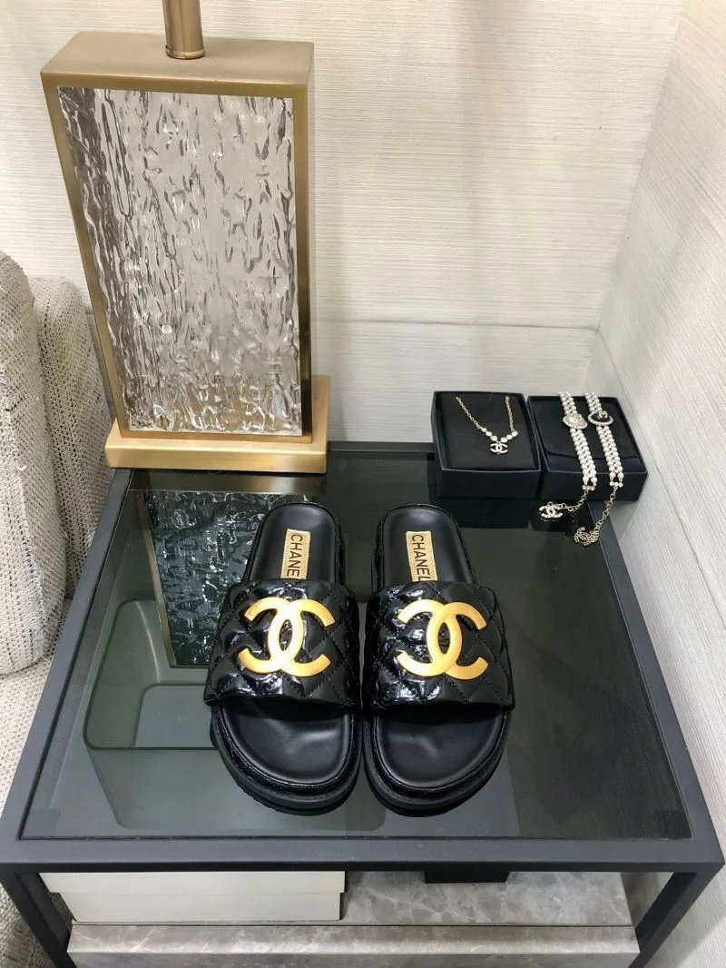 Chanel Slippers Youthful 17558