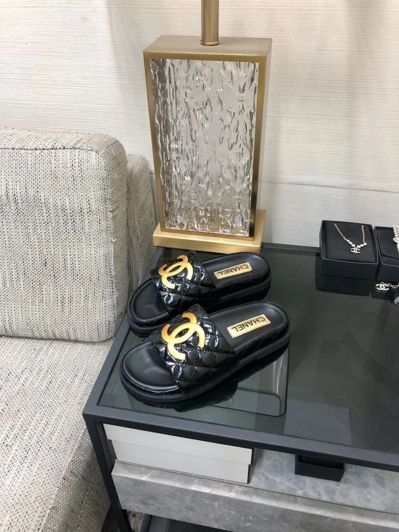 Chanel Slippers Youthful 17558