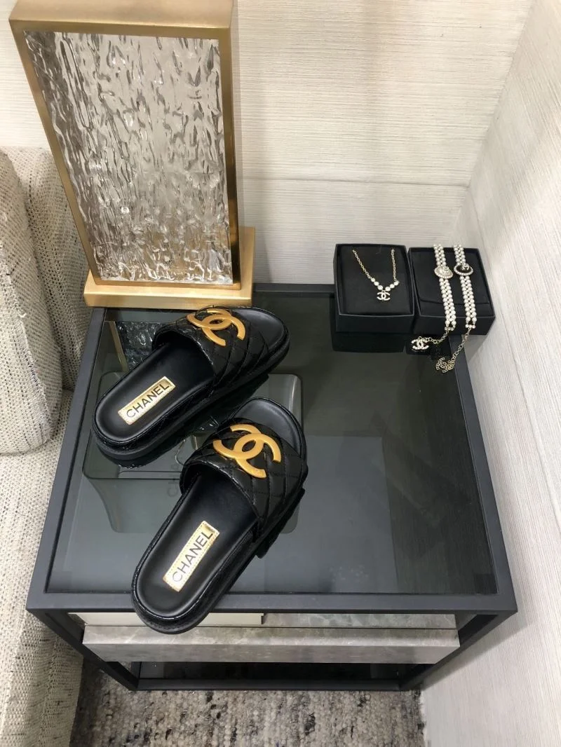 Chanel Slippers Youthful 17558
