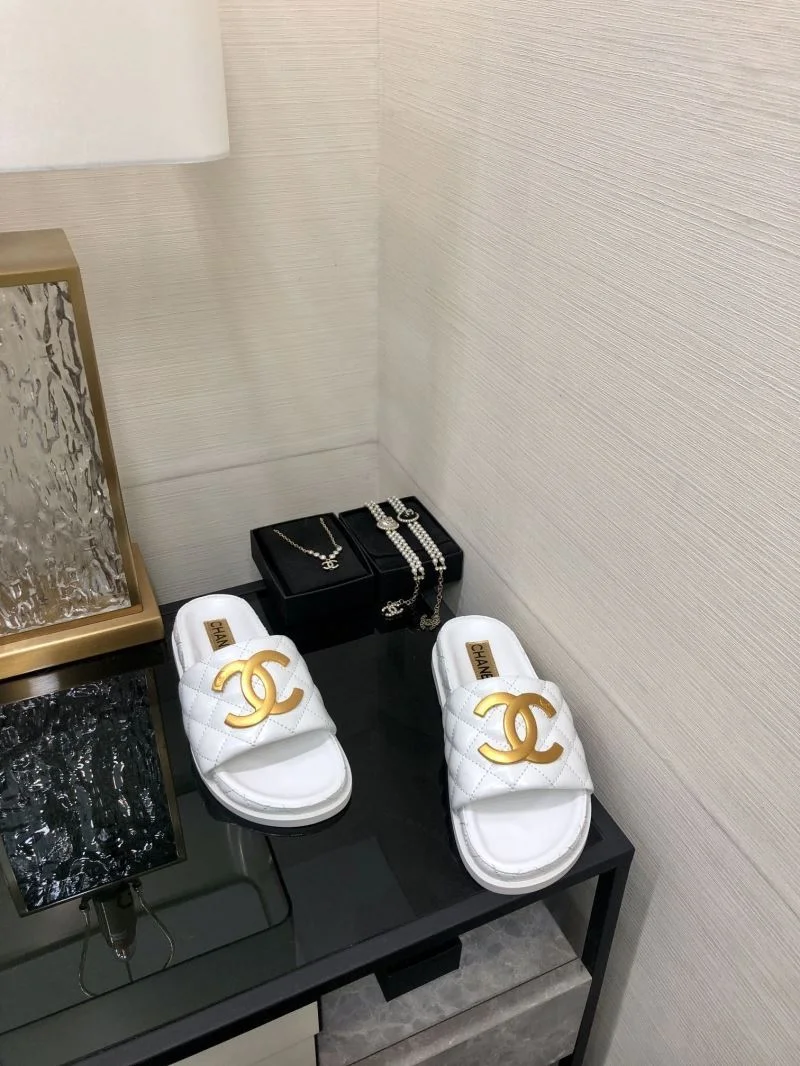 Modern Chanel Slippers 17560