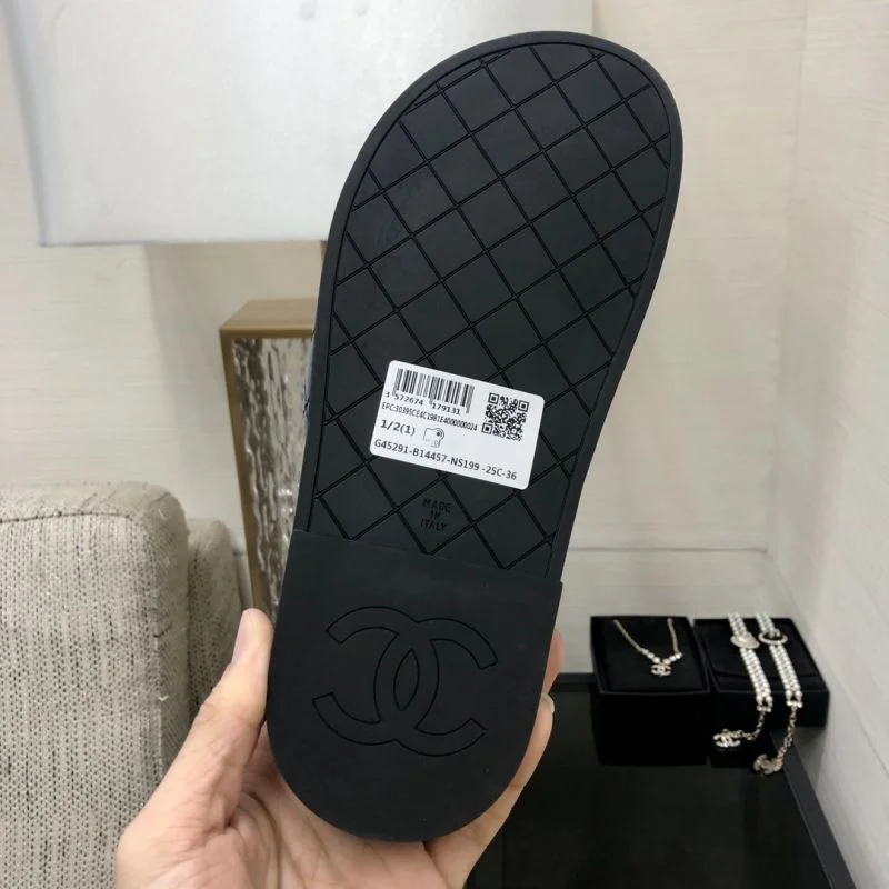 Chanel Slippers Elegant 17564