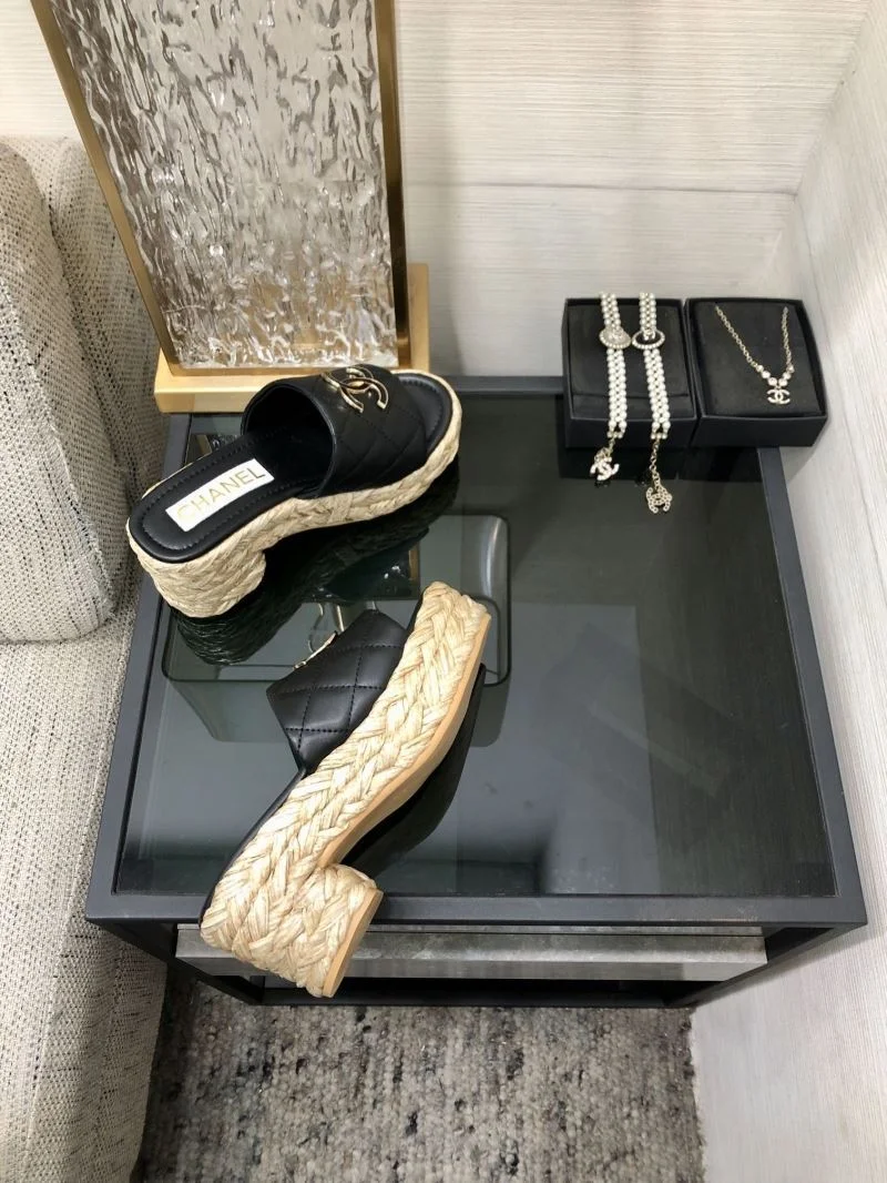 Chanel Slippers Youthful 17567
