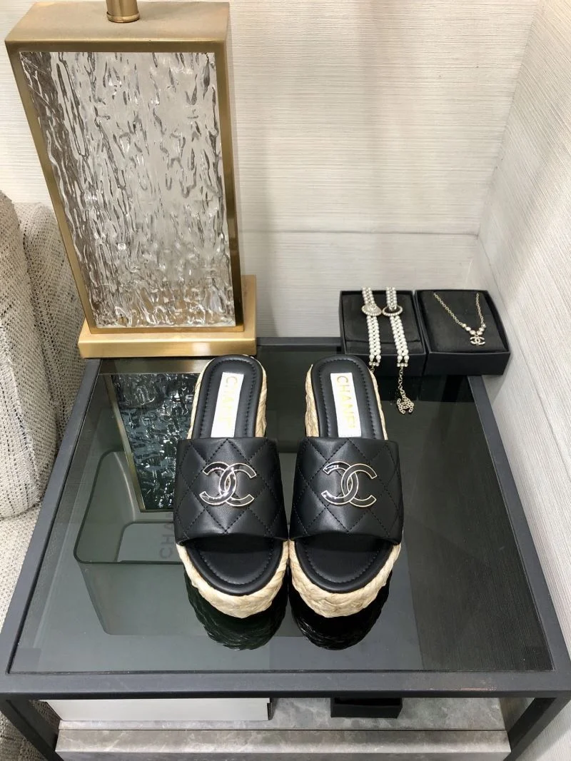 Chanel Slippers Youthful 17567