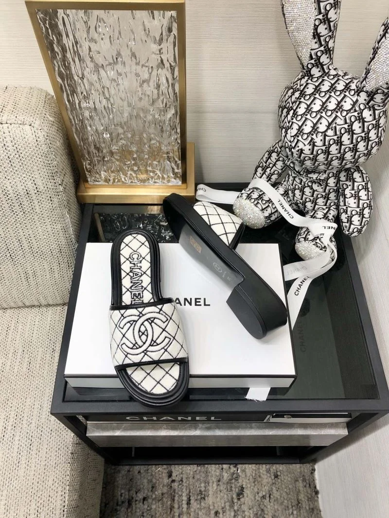 Chanel Slippers Trendsetting 17626