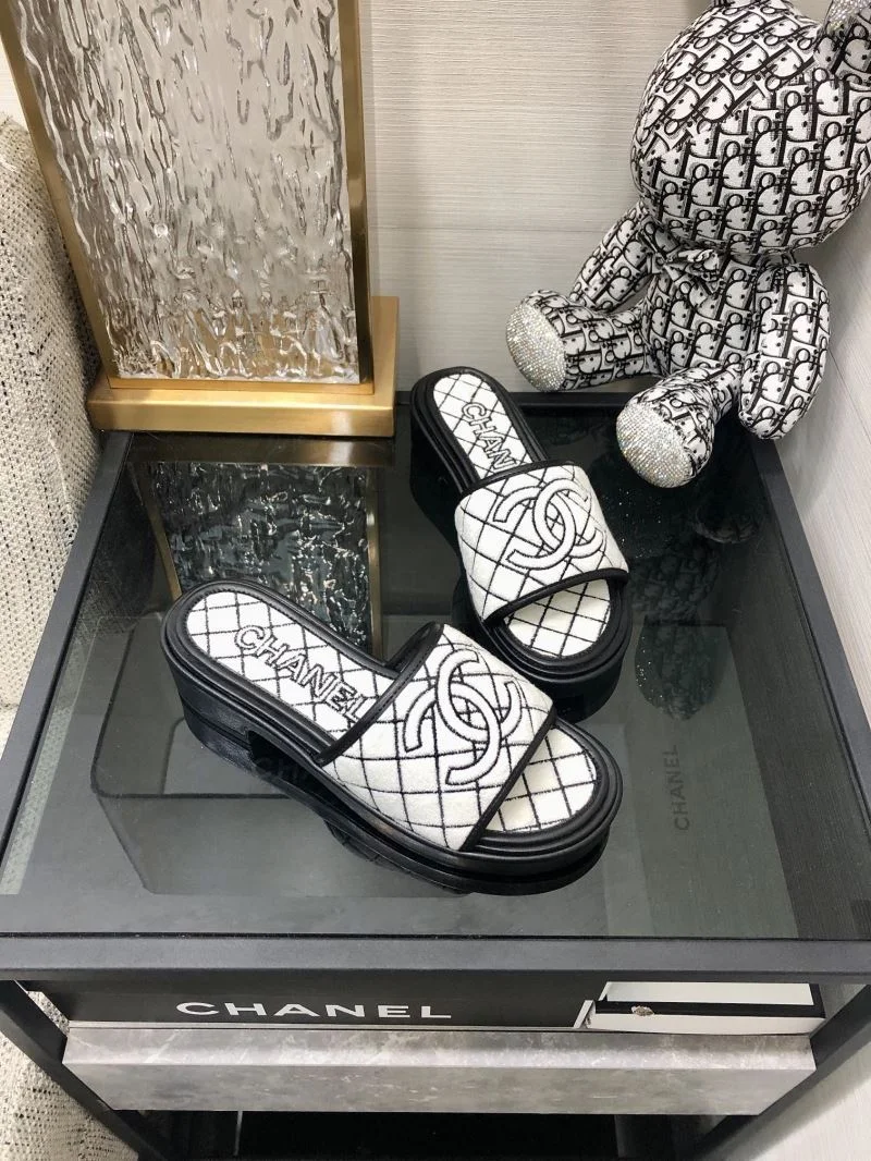 Chanel Slippers Trendsetting 17626