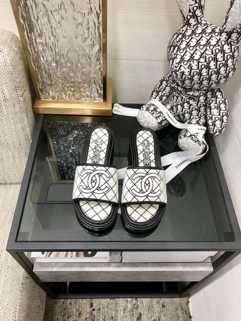Chanel Slippers Trendsetting 17626