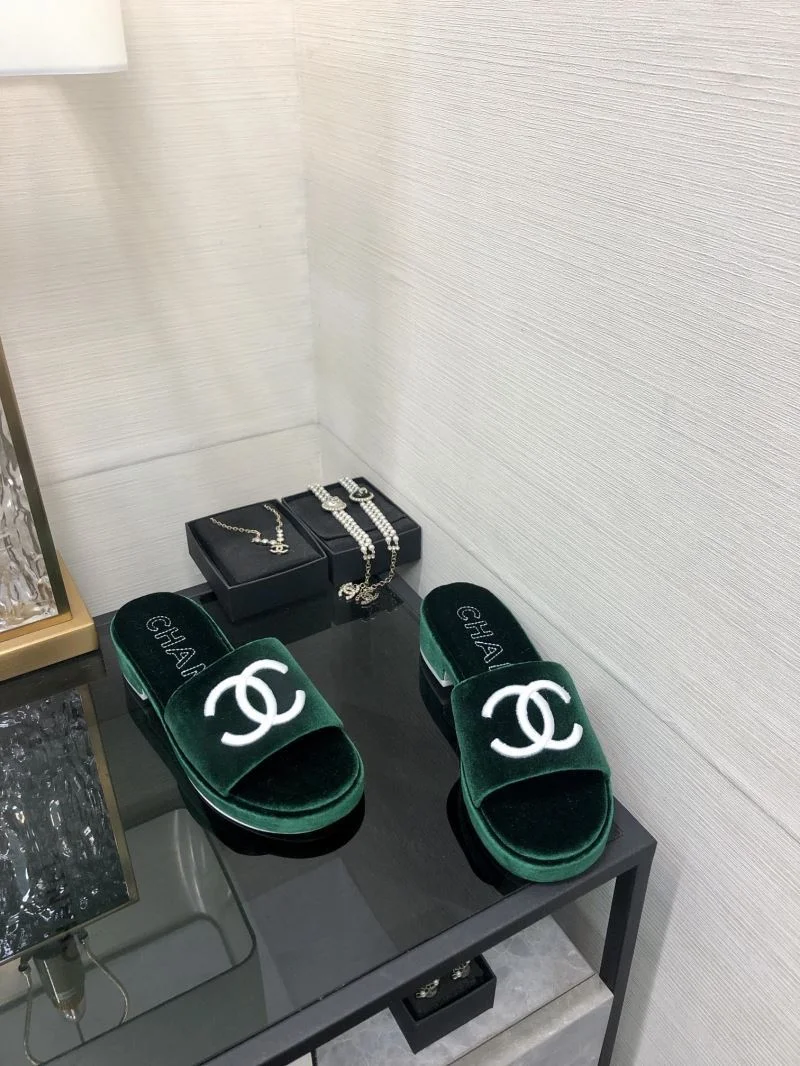 Neat Chanel Slippers 17554