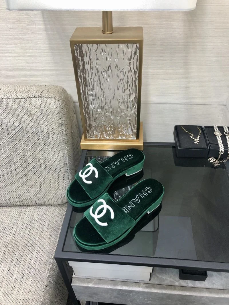 Neat Chanel Slippers 17554
