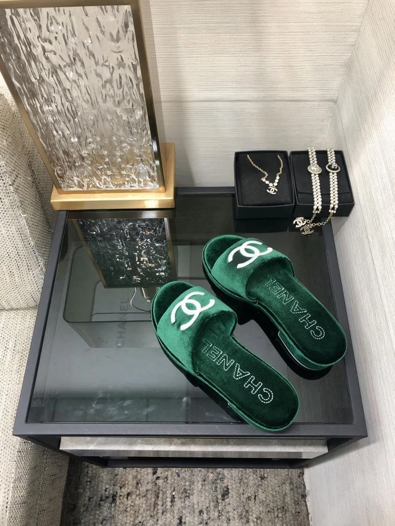 Neat Chanel Slippers 17554