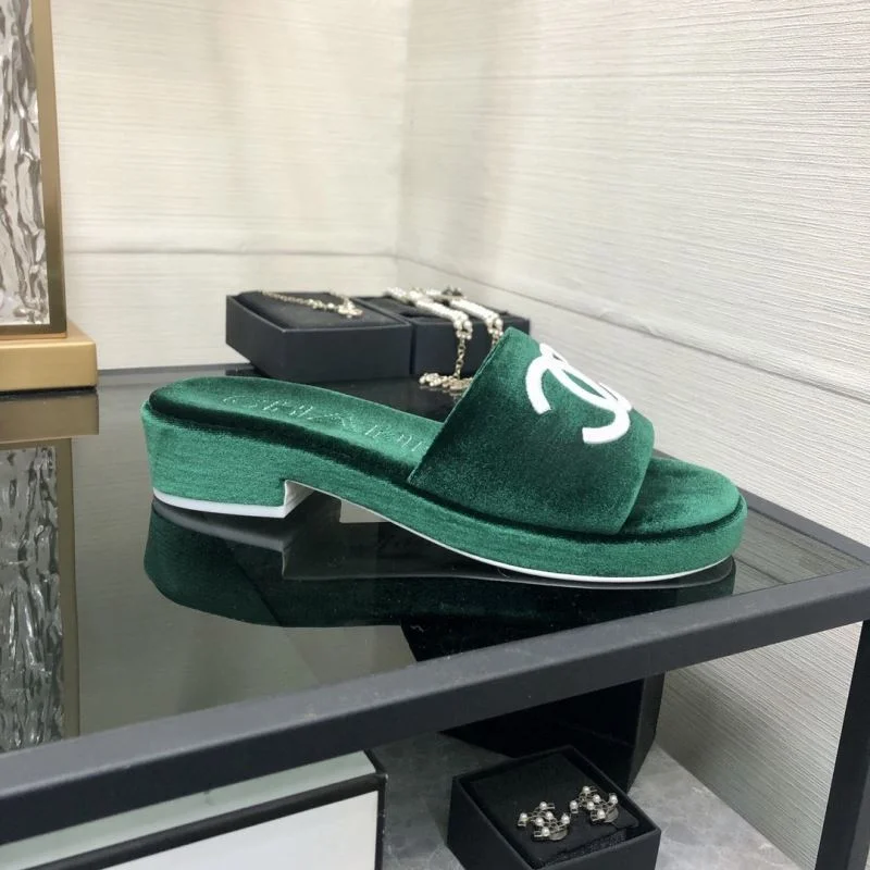Neat Chanel Slippers 17554