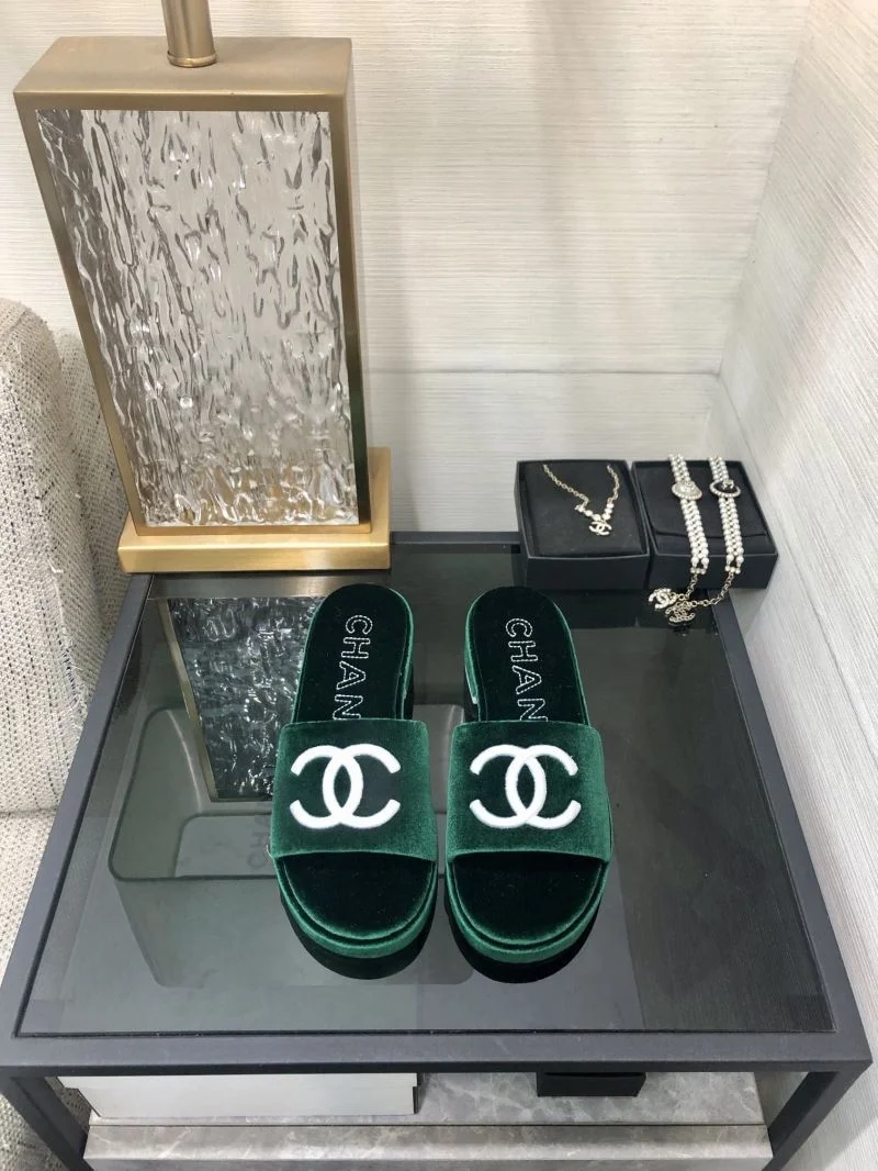 Neat Chanel Slippers 17554