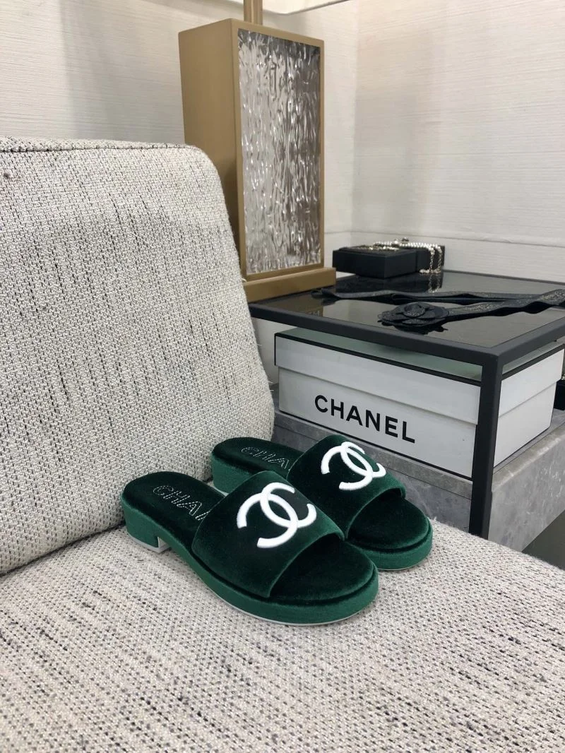 Neat Chanel Slippers 17554