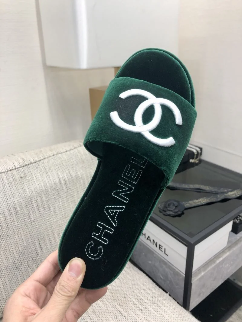 Neat Chanel Slippers 17554