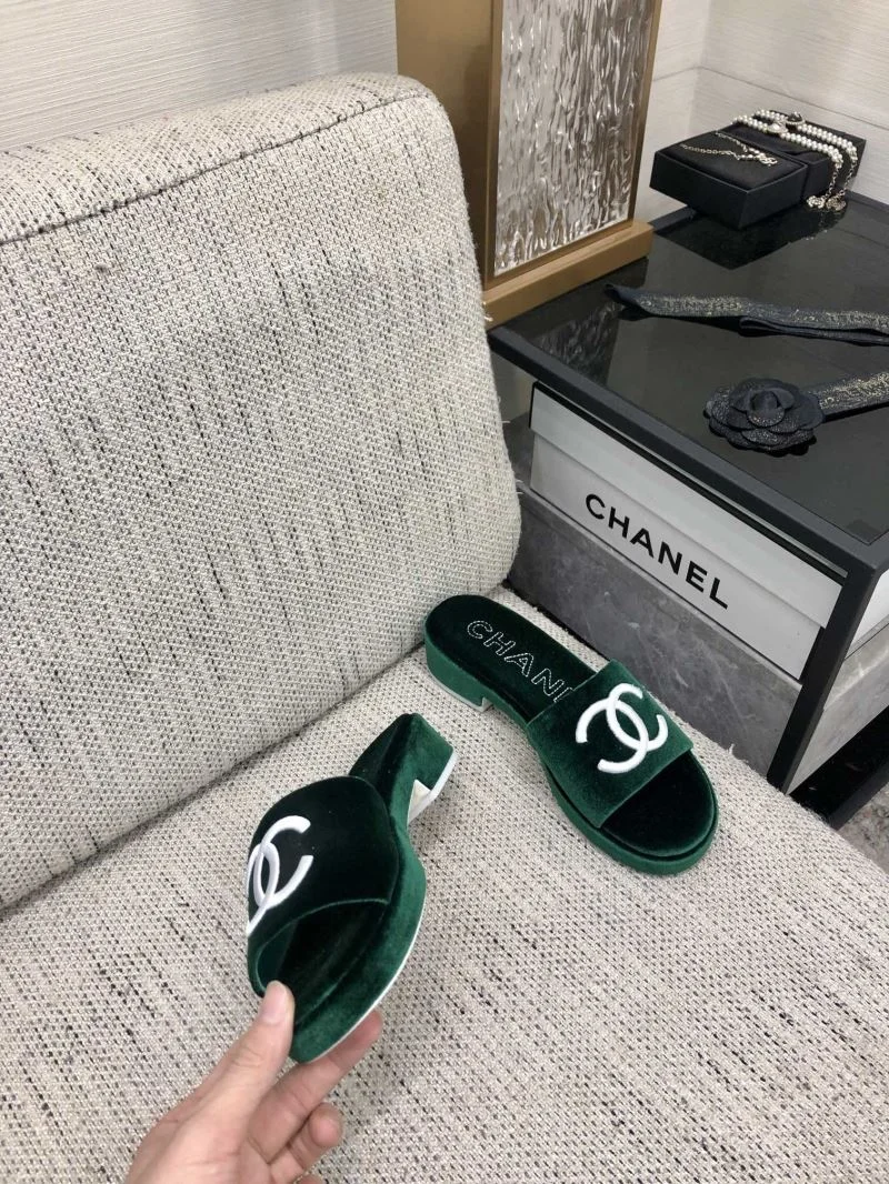 Neat Chanel Slippers 17554