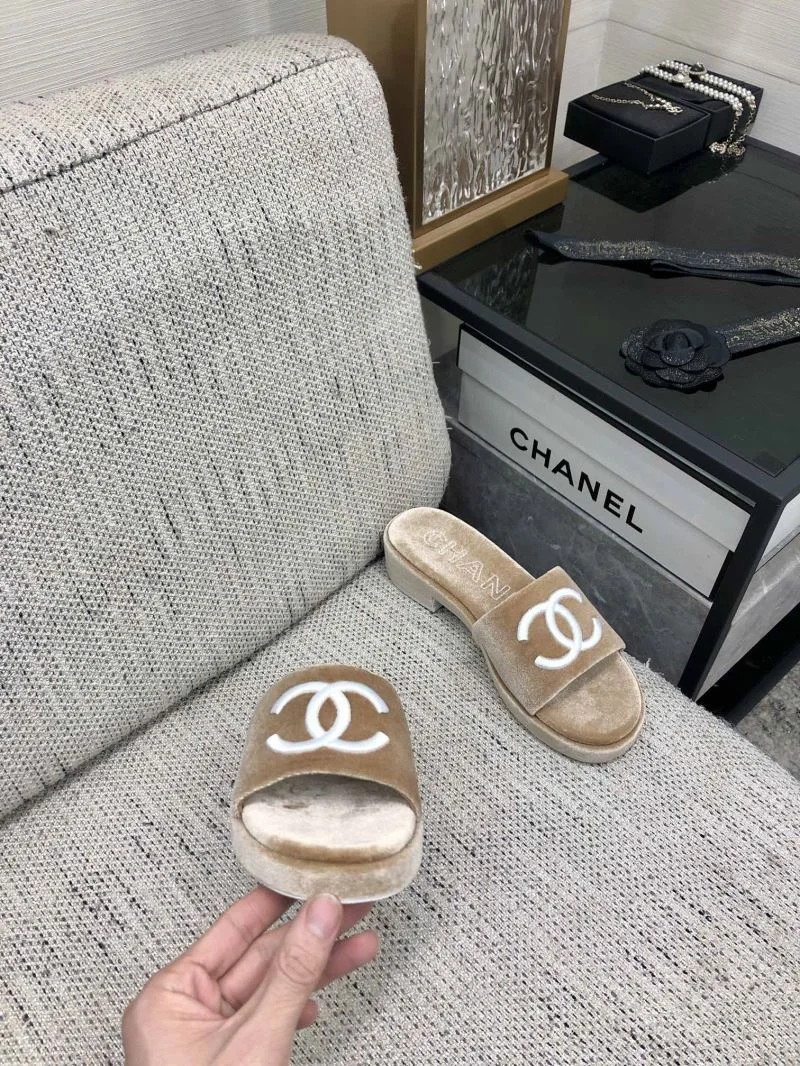 Seasonal Chanel Slippers 17535