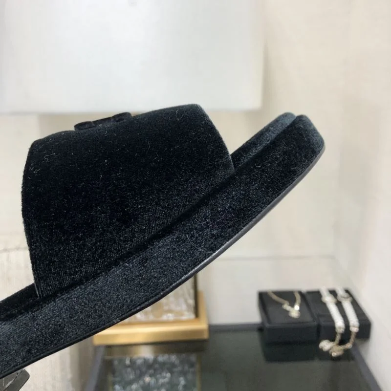 Chanel Slippers FreshLook 17589