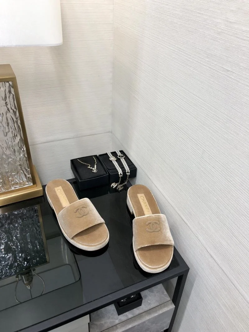 Practical Chanel Slippers 17586