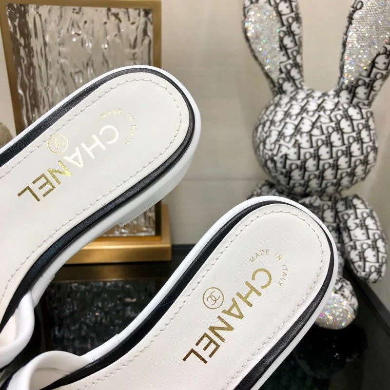 Compact Chanel Slippers 17543