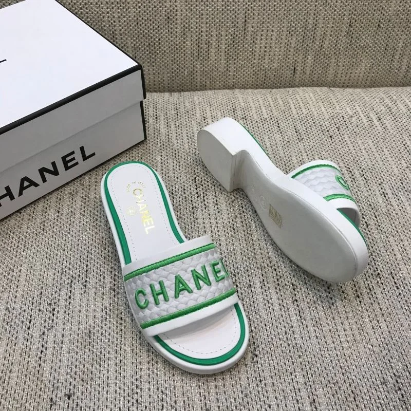 Chanel Slippers Elegant 17529