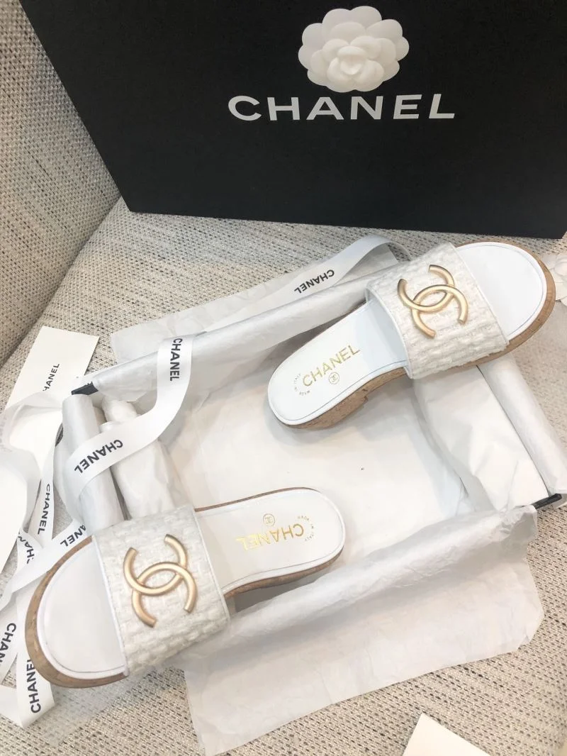 TechFriendly Chanel Slippers 17516