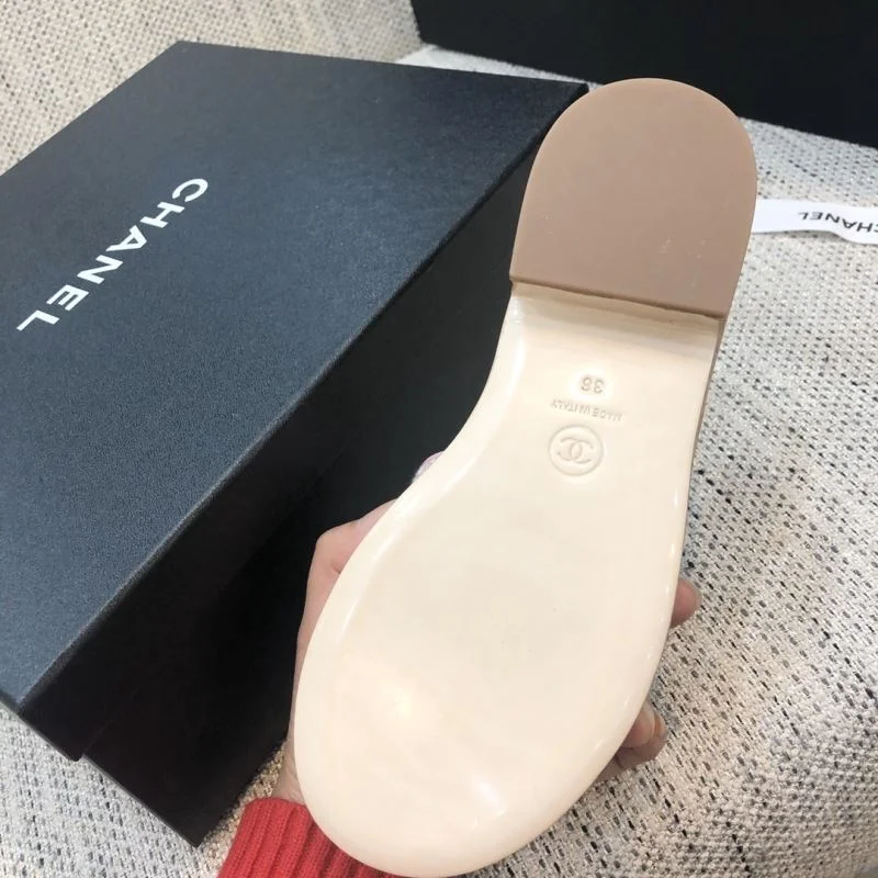 TechFriendly Chanel Slippers 17516