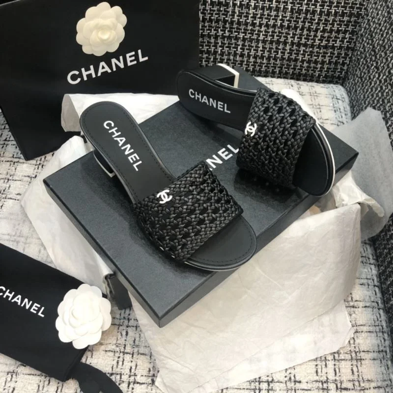 Contemporary Chanel Slippers 17476