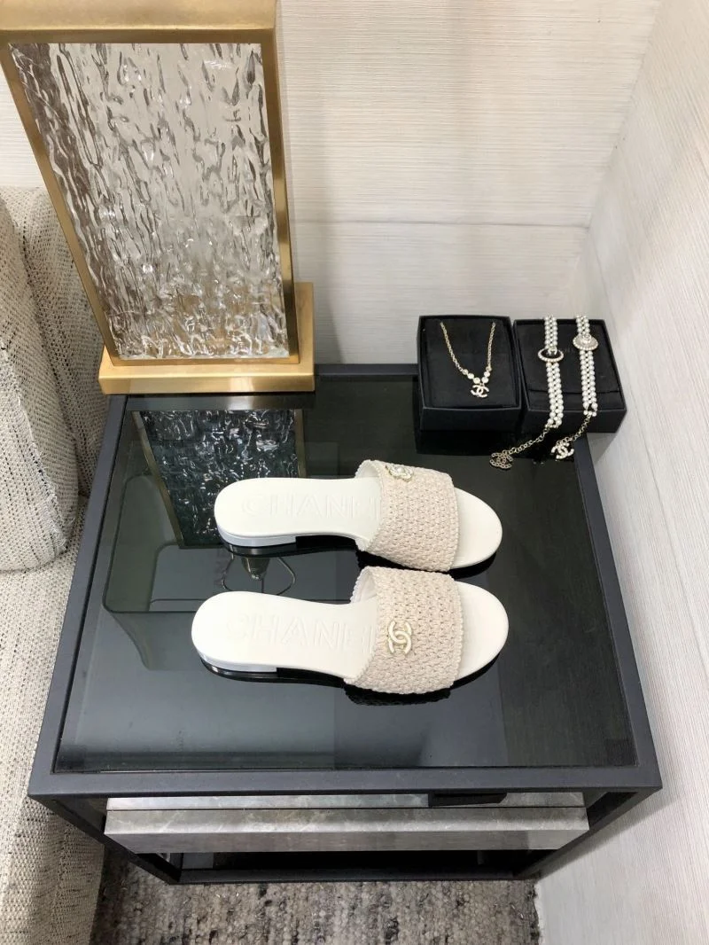 Bright Chanel Slippers 17446