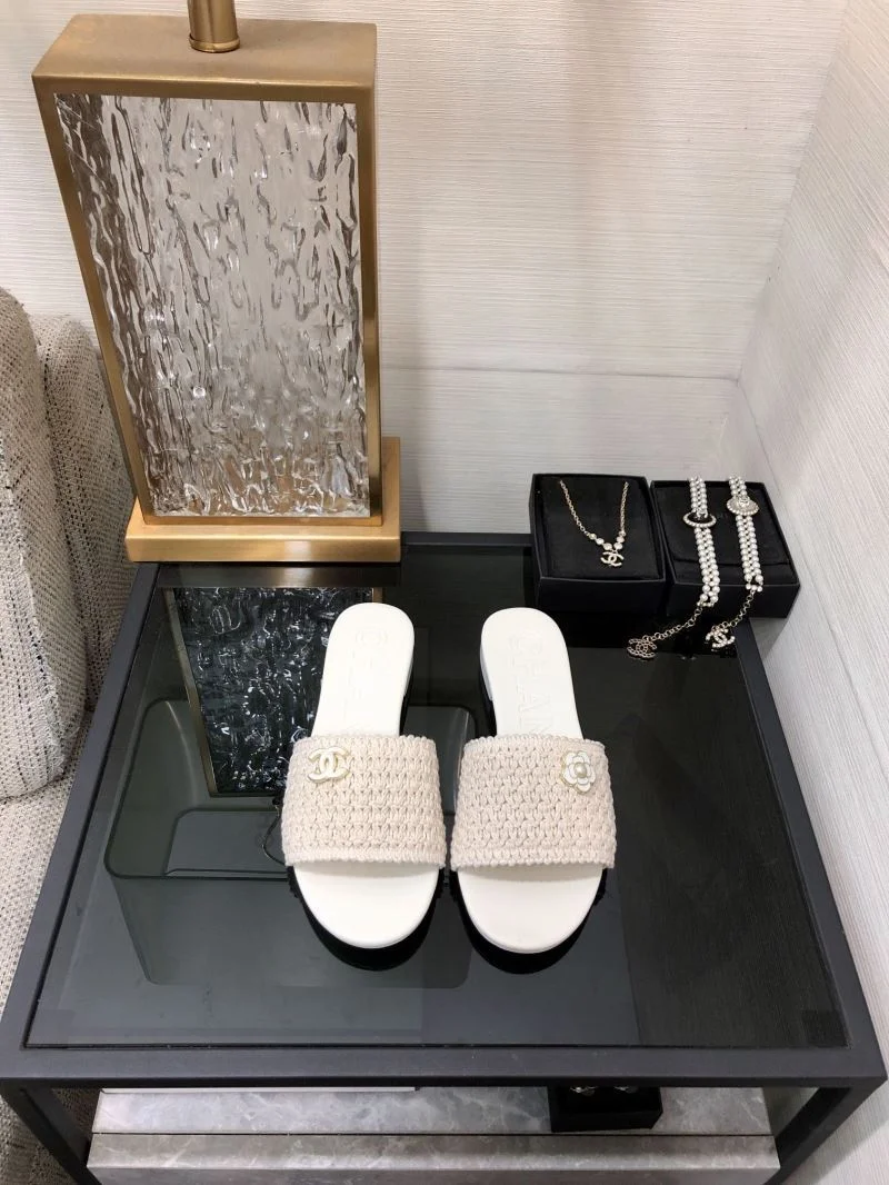 Bright Chanel Slippers 17446