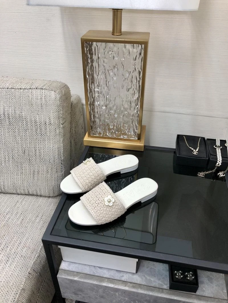 Bright Chanel Slippers 17446
