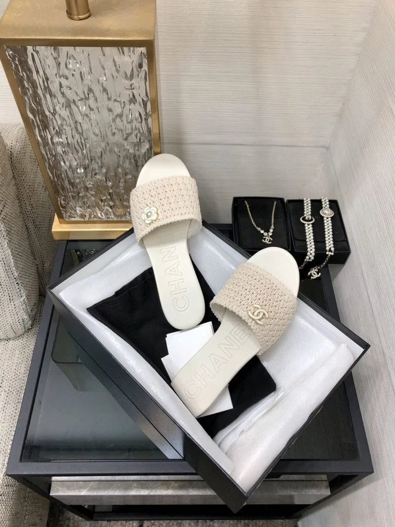 Bright Chanel Slippers 17446