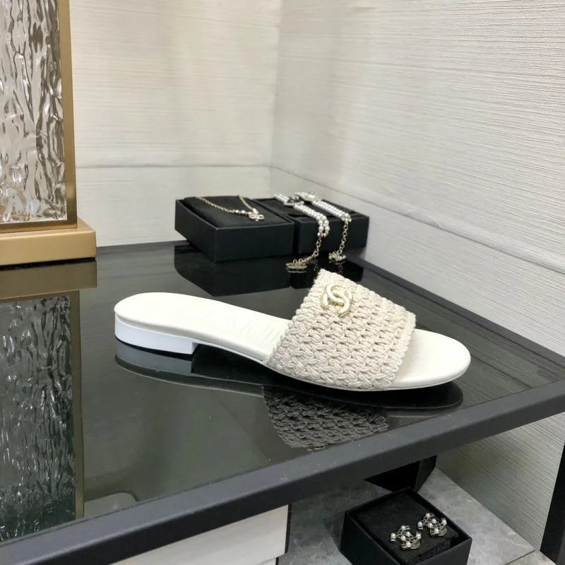Bright Chanel Slippers 17446
