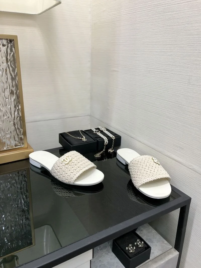 Bright Chanel Slippers 17446