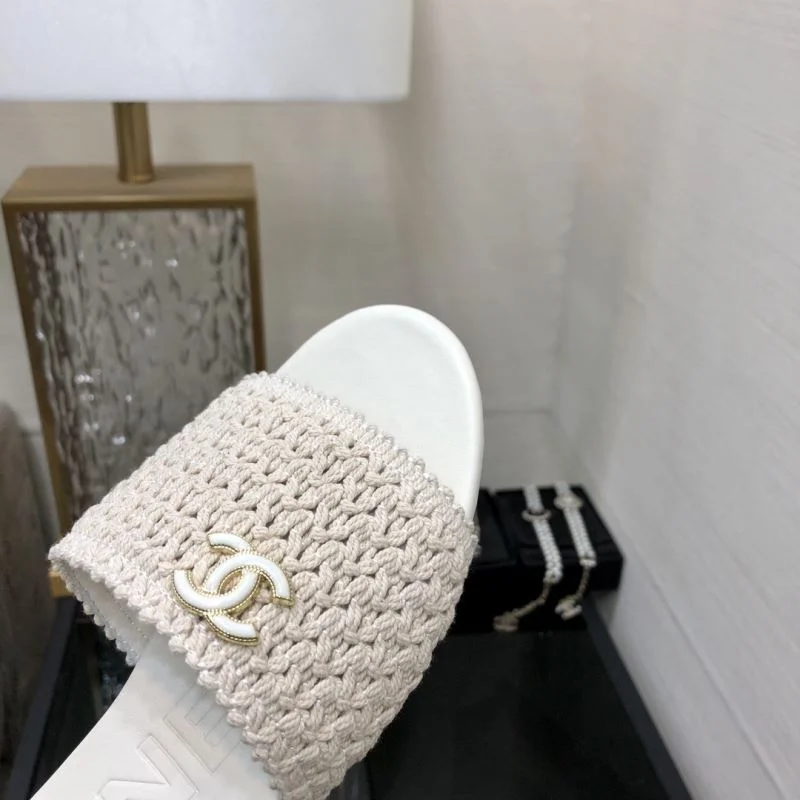 Bright Chanel Slippers 17446
