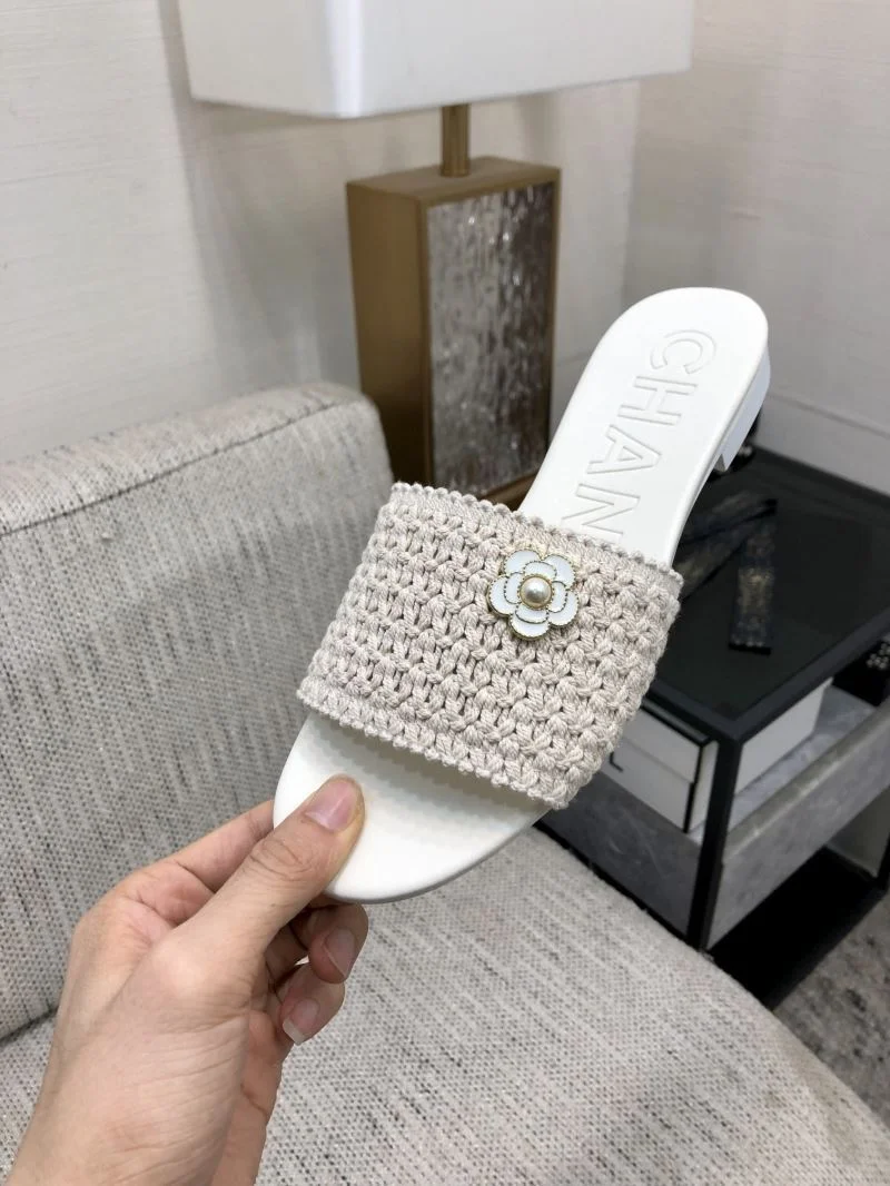 Bright Chanel Slippers 17446