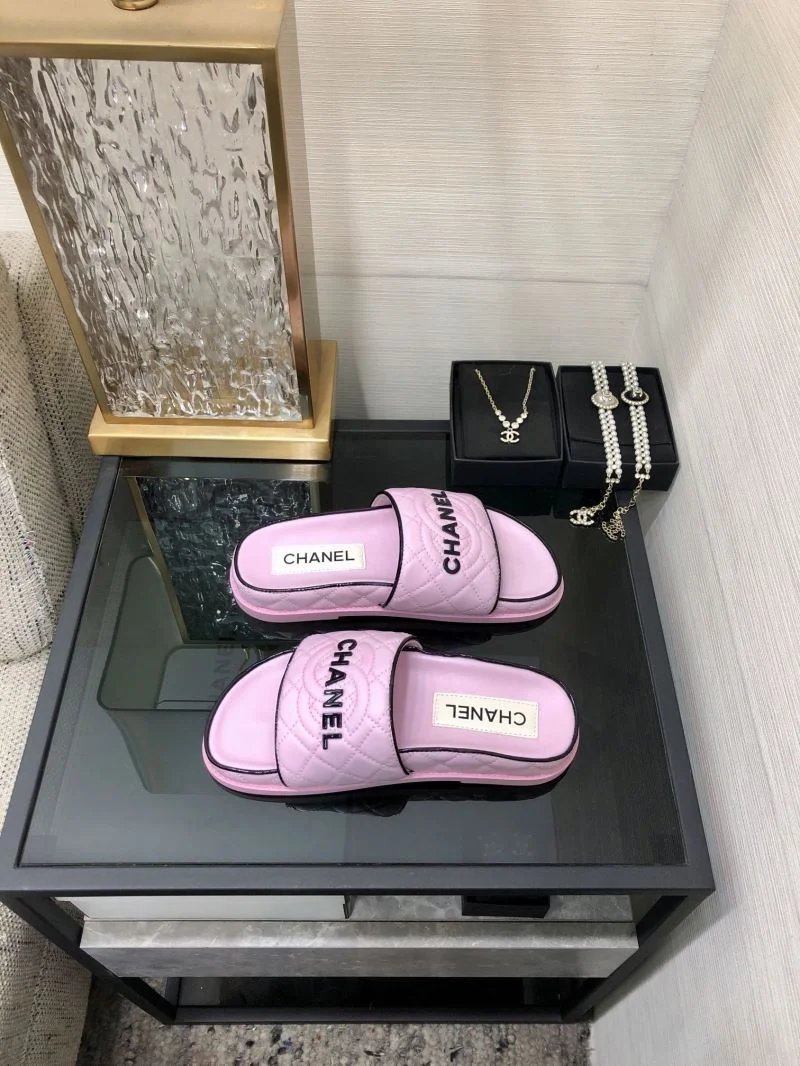 EyeCatching Chanel Slippers 17426