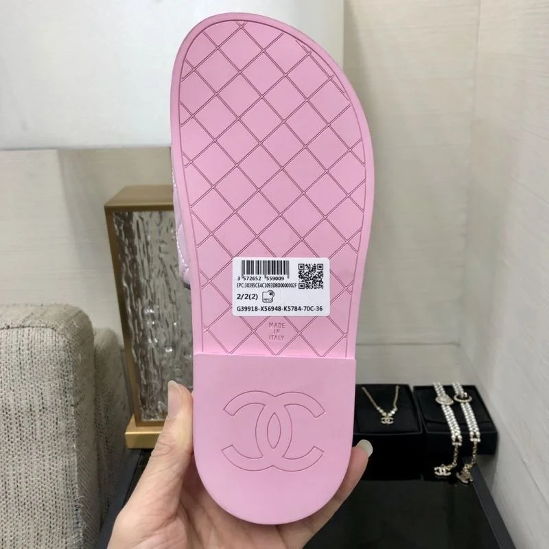 EyeCatching Chanel Slippers 17426