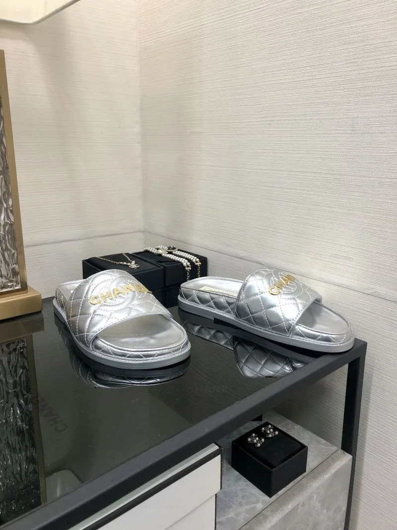 Refined Chanel Slippers 17433