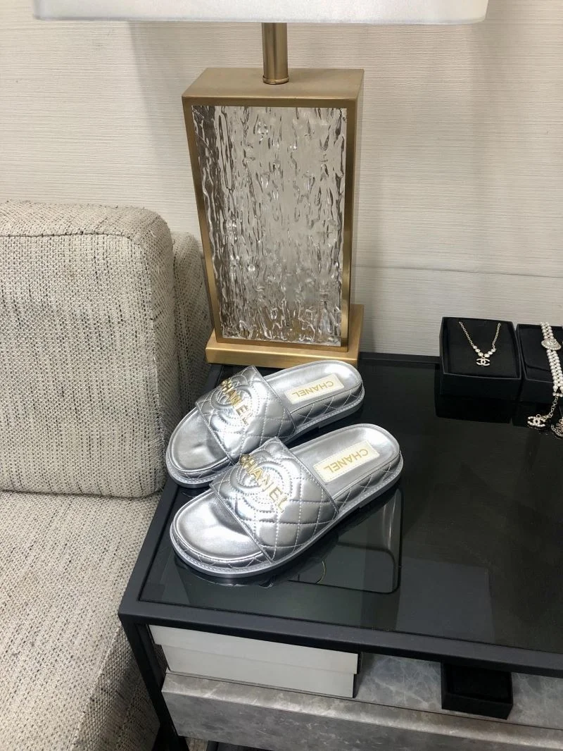 Refined Chanel Slippers 17433
