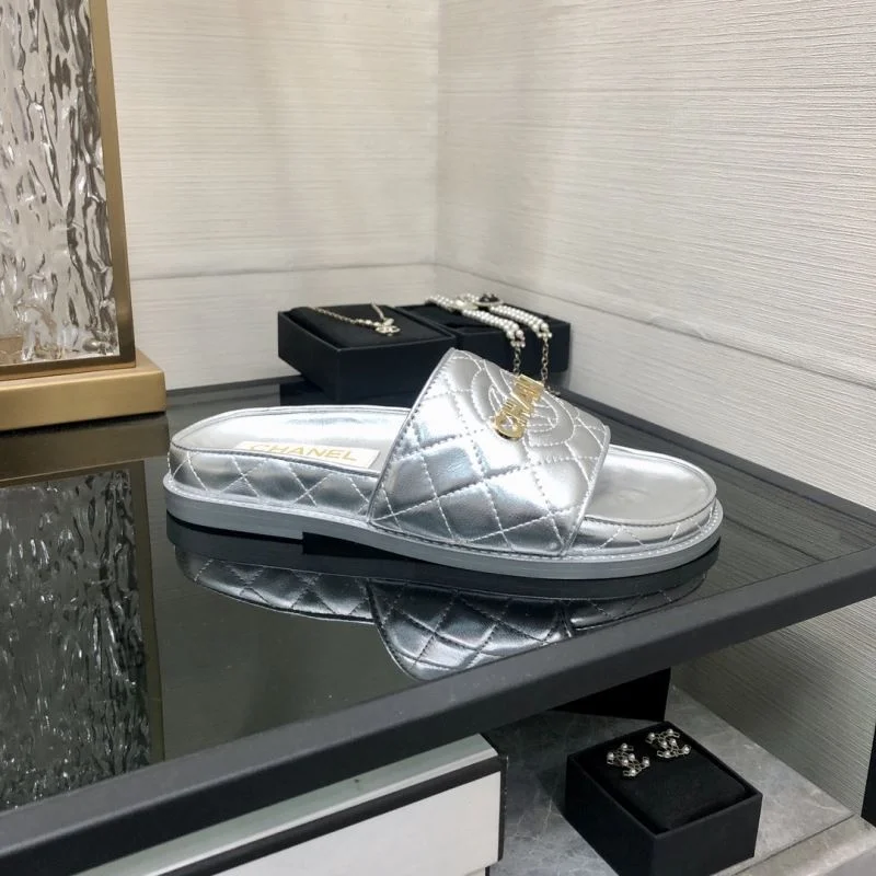 Refined Chanel Slippers 17433