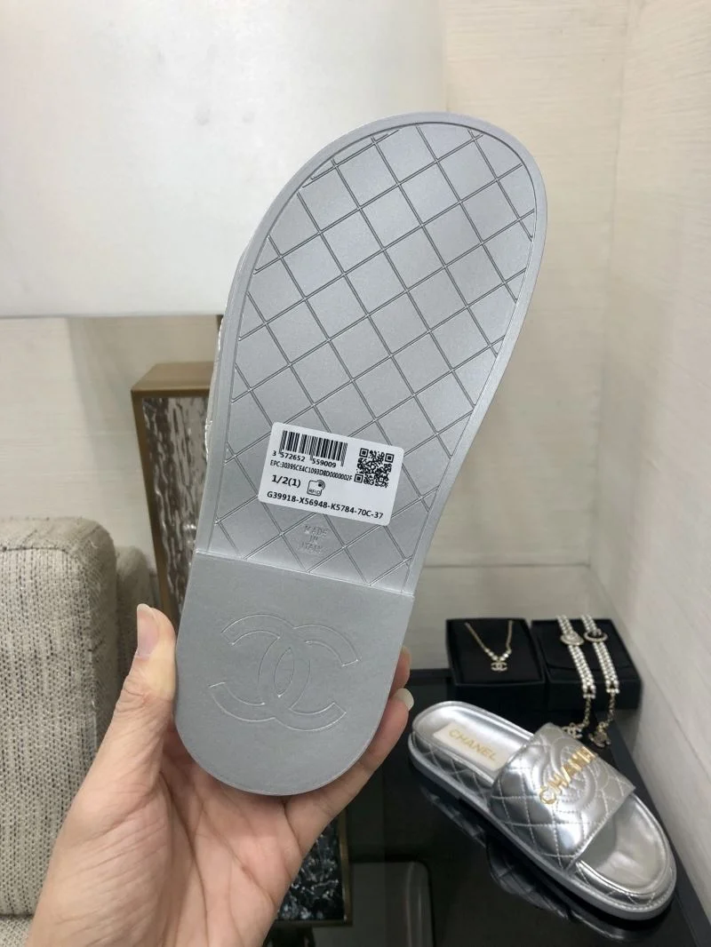 Refined Chanel Slippers 17433