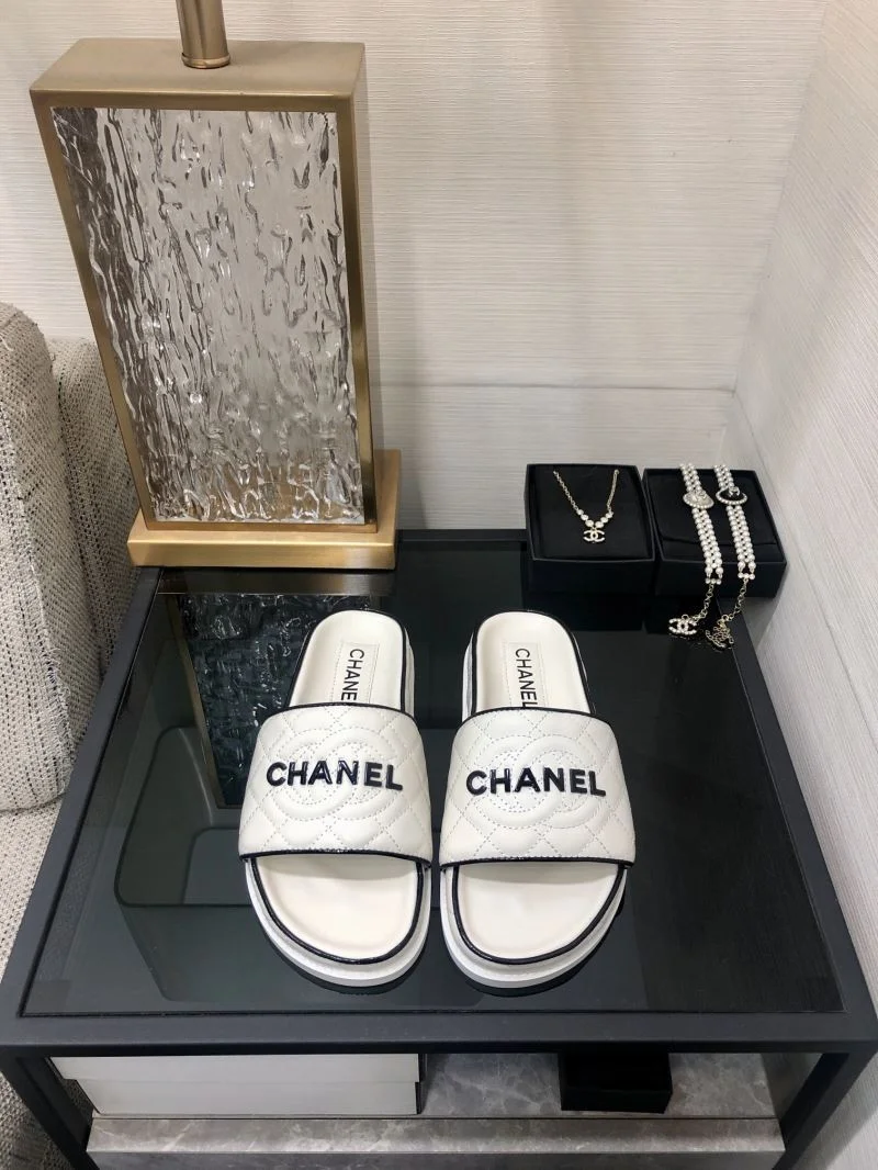 Fashionable Chanel Slippers 17418