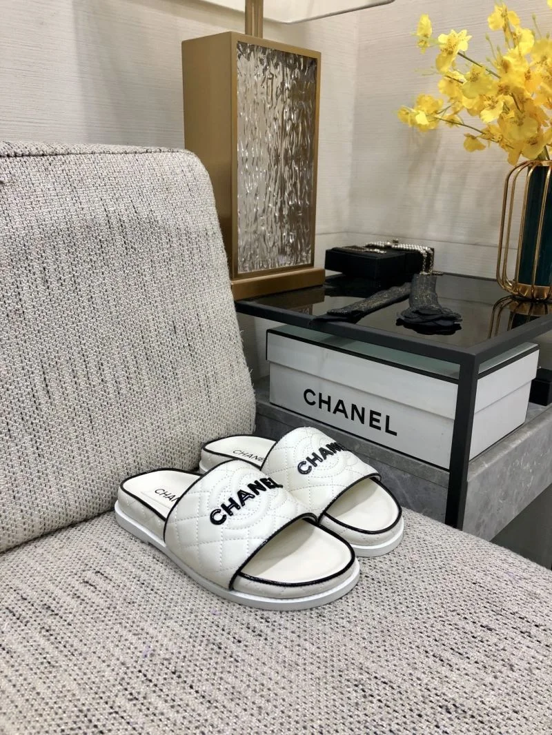 Fashionable Chanel Slippers 17418