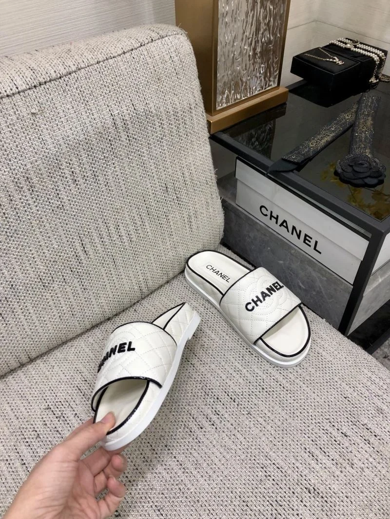 Fashionable Chanel Slippers 17418